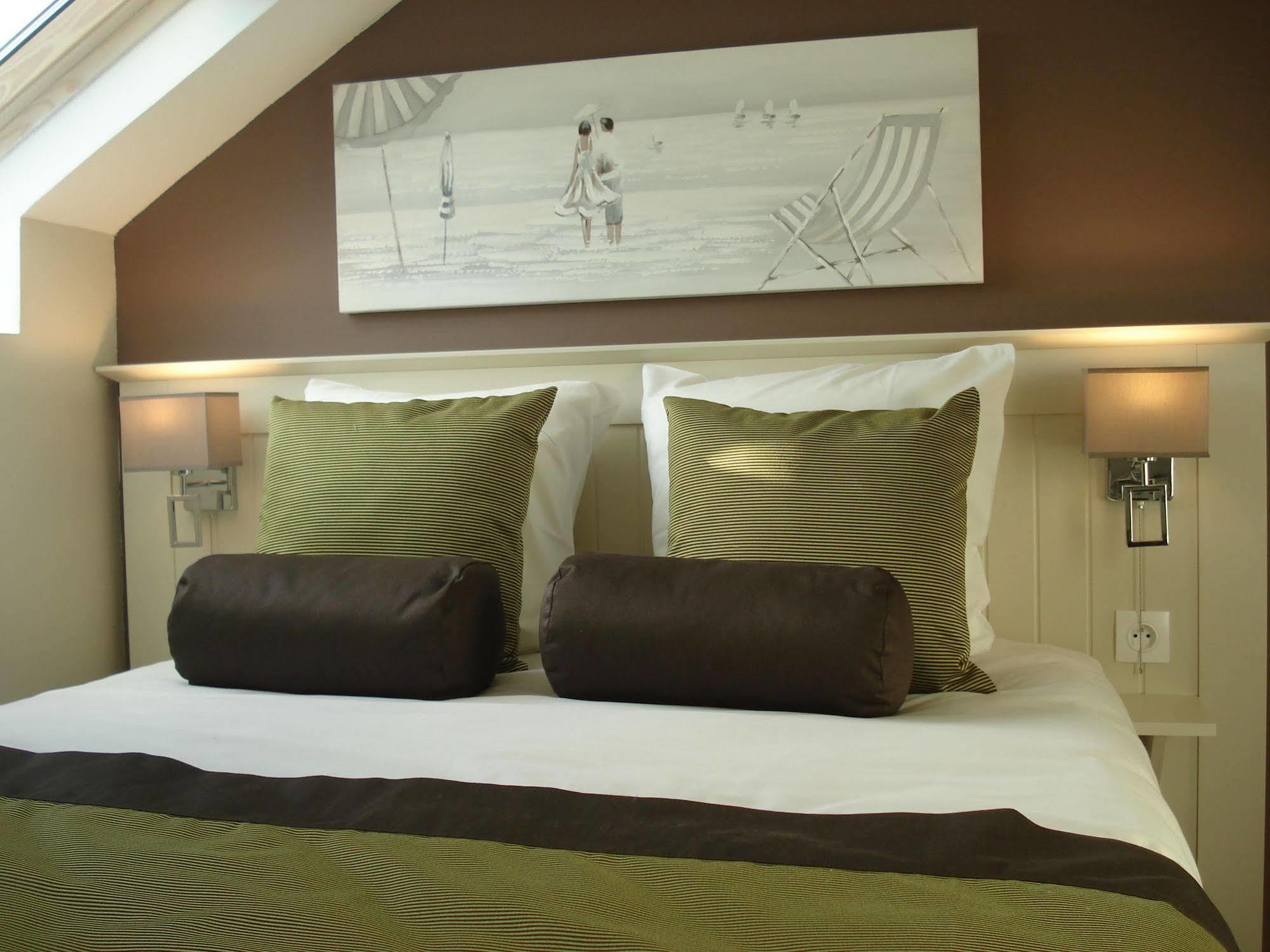Les Embruns Hotel ทรูวิลล์-ซูร์-แมร์ ภายนอก รูปภาพ